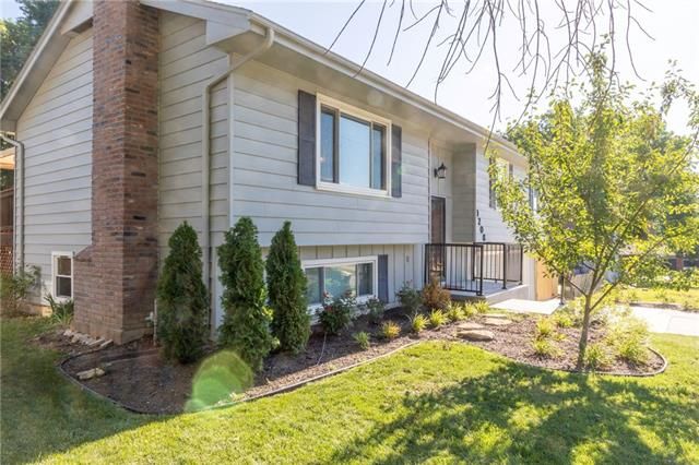 9208 W 95th St, Overland Park, KS 66212