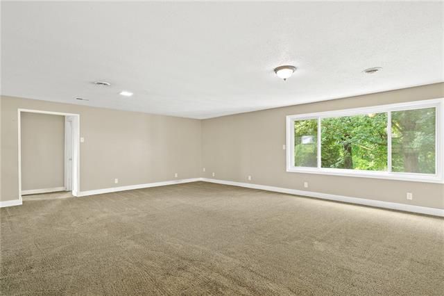 4810 High Dr, Riverside, MO 64150