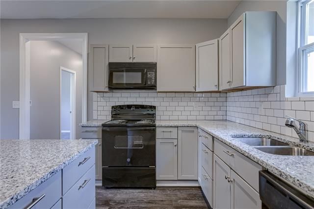 1117 N 12th St, Leavenworth, KS 66048