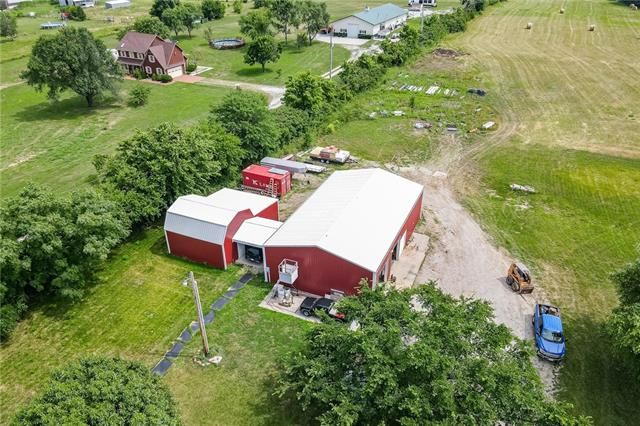 32545 W 95th St, De Soto, KS 66018