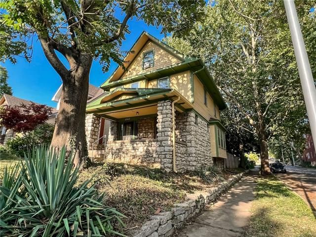 3943 Holmes St, Kansas City, MO 64110
