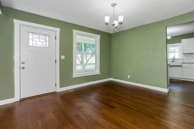 501 E Ottawa St, Paola, KS 66071