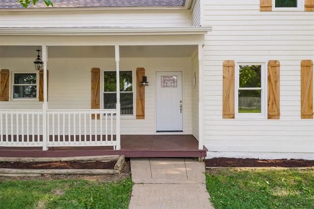 501 E Ottawa St, Paola, KS 66071