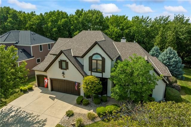9004 Pine St, Lenexa, KS 66220