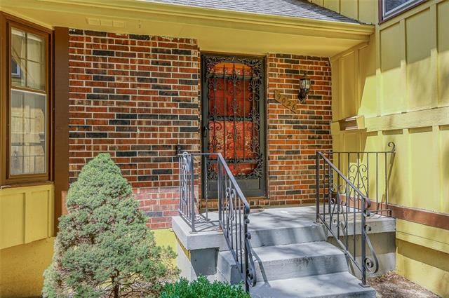 9026 Booth Ave, Kansas City, MO 64138