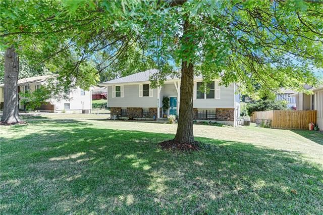 8413 E 55th St, Kansas City, MO 64129