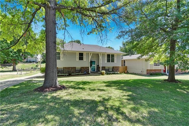8413 E 55th St, Kansas City, MO 64129