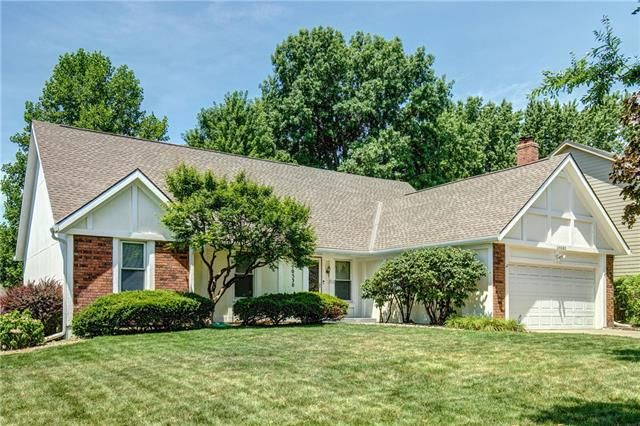 10530 Flint St, Overland Park, KS 66214