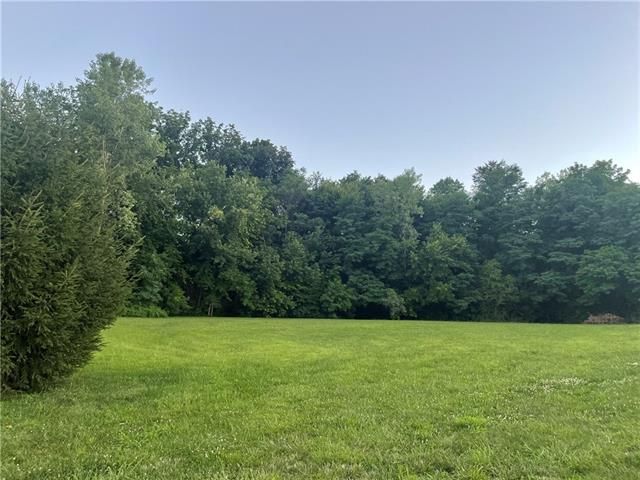1032 Mason Rd, St Joseph, MO 64504