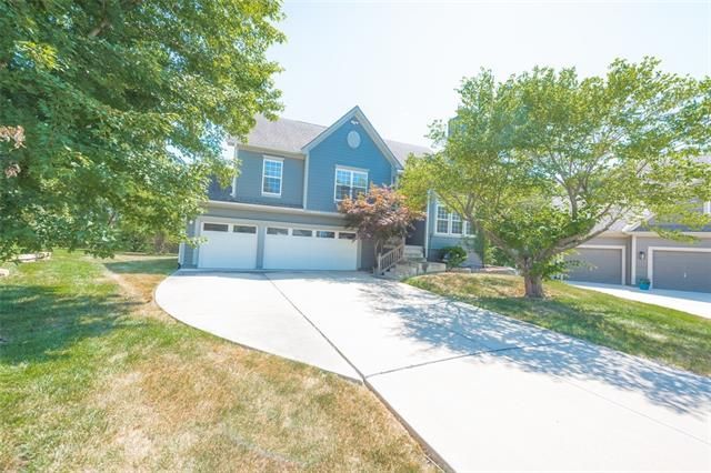 2339 W Trail Dr, Olathe, KS 66061