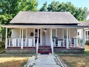 327 E 9th St, Baxter Springs, KS 66713