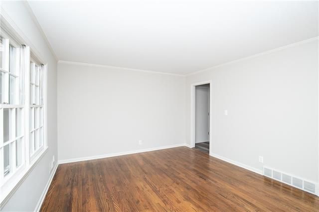 110 E 113th Ter, Kansas City, MO 64114