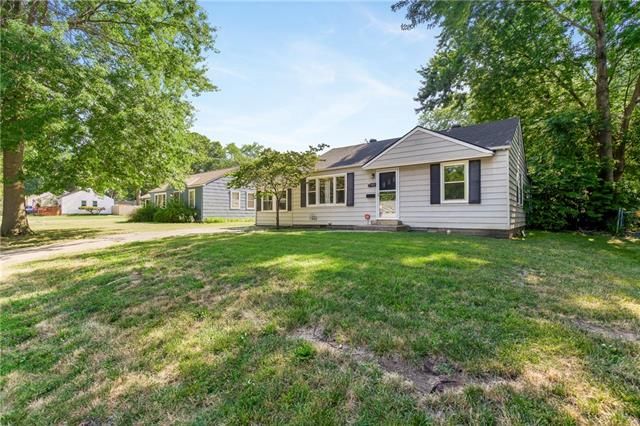 7705 Conser St, Overland Park, KS 66204