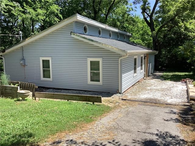 6903 NW Cross Rd, Kansas City, MO 64152