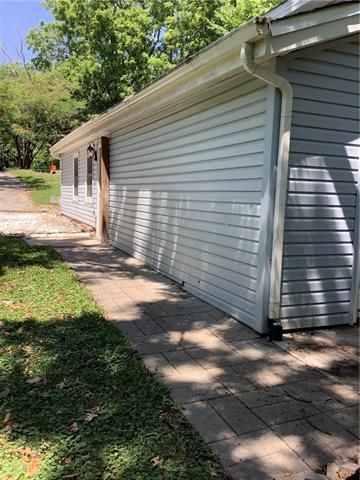 6903 NW Cross Rd, Kansas City, MO 64152