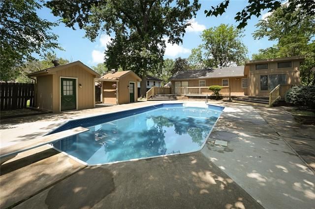 7609 E 100th St, Kansas City, MO 64134