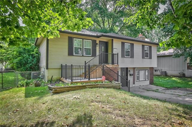 8839 Stark Ave, Kansas City, MO 64138