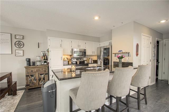15407 Floyd St, Overland Park, KS 66223