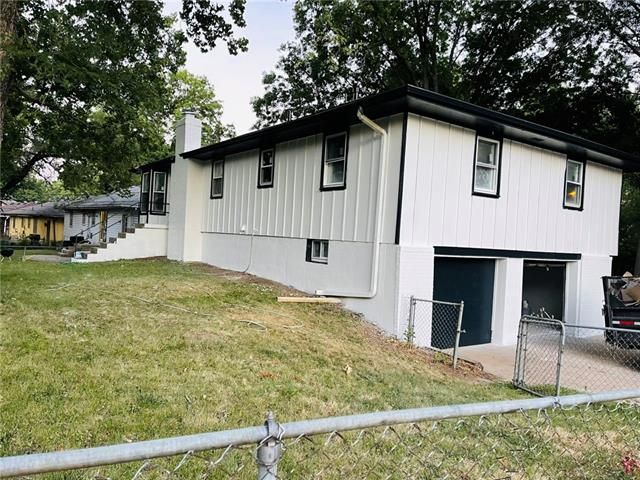 8700 E 111th St, Kansas City, MO 64134