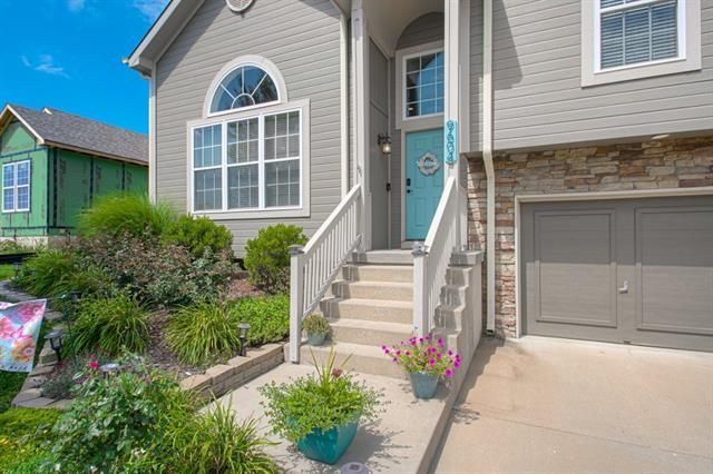 9604 N Adrian Ave, Kansas City, MO 64154