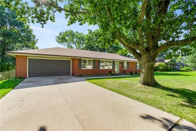 1513 N Withers Rd, Liberty, MO 64068