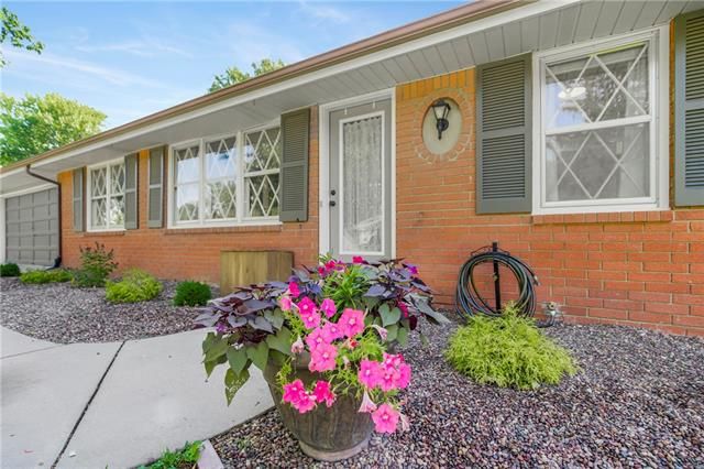 1513 N Withers Rd, Liberty, MO 64068