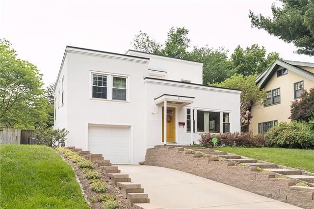 111 E 51st Ter, Kansas City, MO 64112