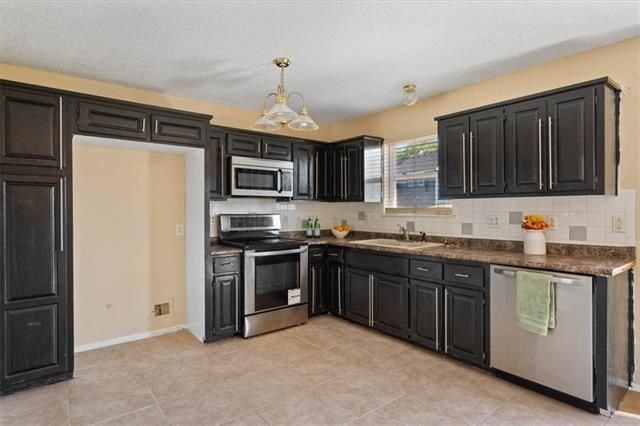 4005 E 16th Ter, Kansas City, MO 64127