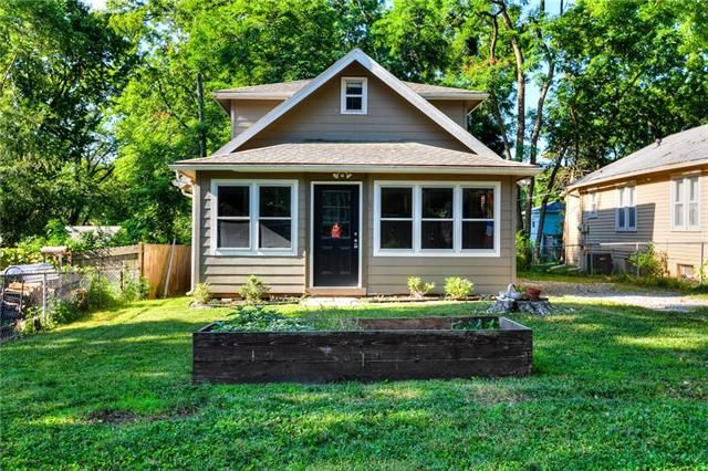 11 W 80th Ter, Kansas City, MO 64114