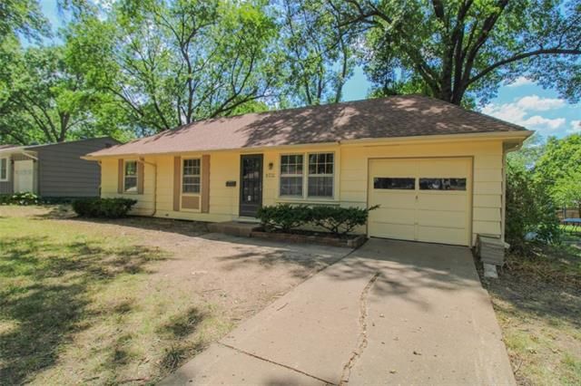 8732 Larsen St, Overland Park, KS 66214
