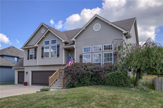 8935 NE 111th St, Kansas City, MO 64157
