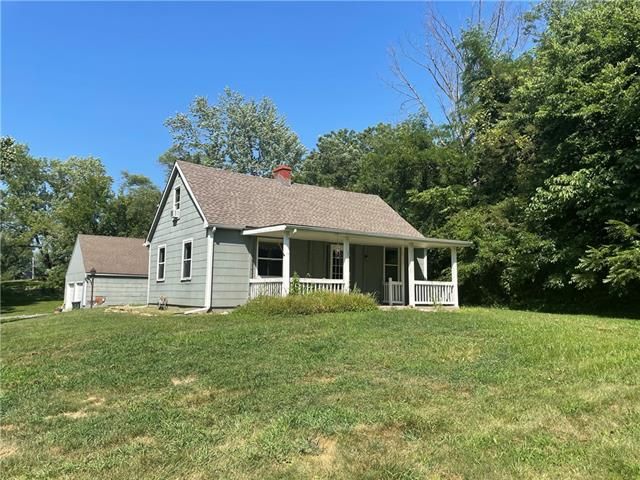 7165 Lingley Dr, Parkville, MO 64152