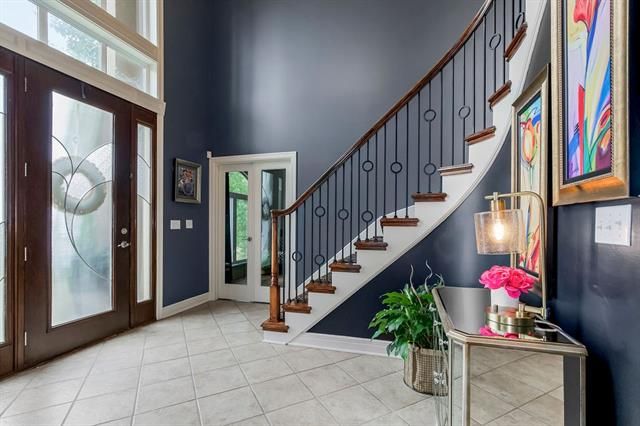 113 SW Gray Cir, Lee's Summit, MO 64081