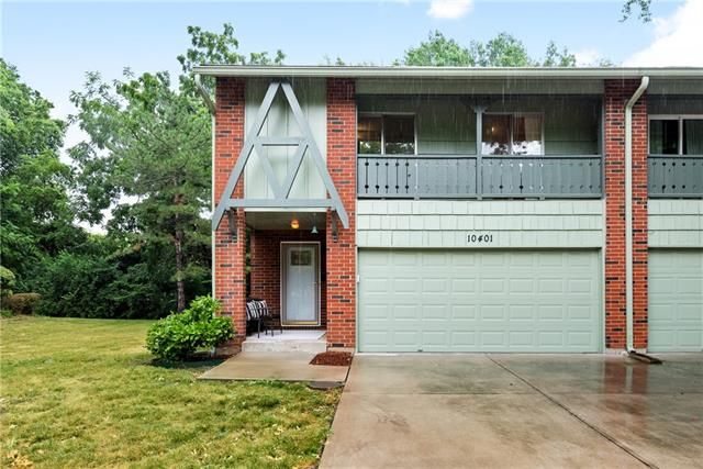 10401 Ash St, Overland Park, KS 66207