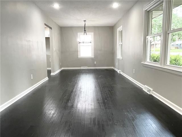 5005 Spring Ave, Kansas City, MO 64133