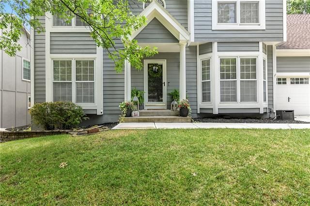 12914 Connell St, Overland Park, KS 66214