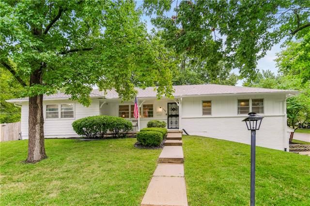 512 E 106th Ter, Kansas City, MO 64131