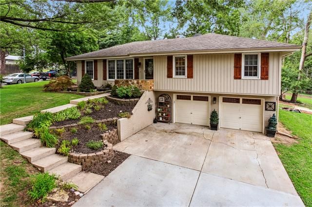 7401 NW 73rd St, Kansas City, MO 64152