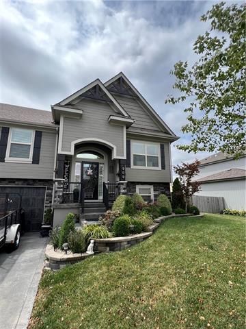 909 Kodiak St, Raymore, MO 64083