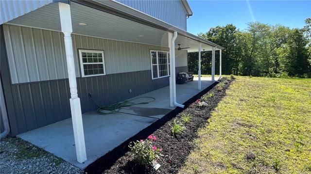 9482 SW 247th St, Gower, MO 64454