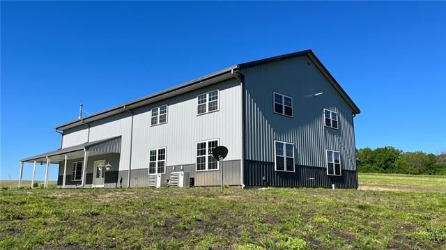 9482 SW 247th St, Gower, MO 64454