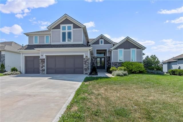 10328 N Lucerne Ave, Kansas City, MO 64154