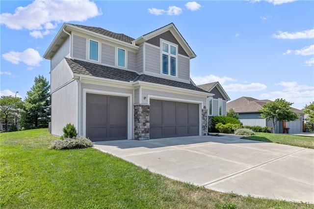 10328 N Lucerne Ave, Kansas City, MO 64154