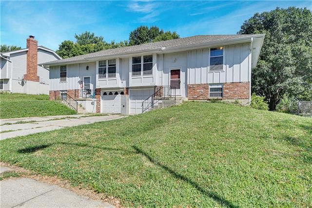 7306 NW 82nd St, Kansas City, MO 64152