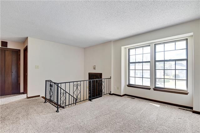 7306 NW 82nd St, Kansas City, MO 64152