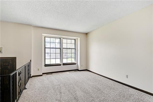 7306 NW 82nd St, Kansas City, MO 64152
