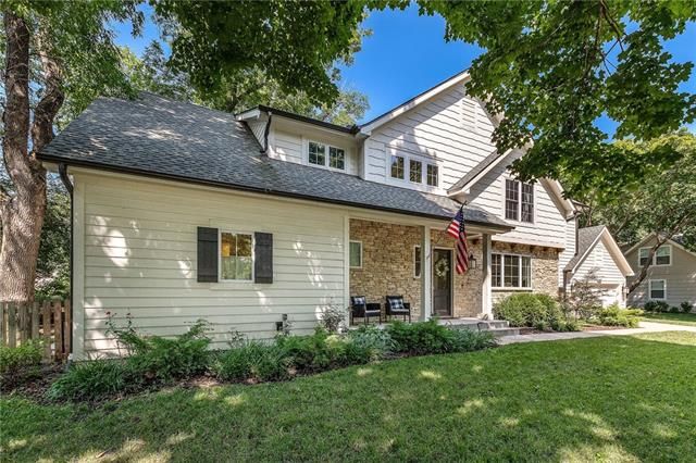 9638 Belinder Rd, Leawood, KS 66206