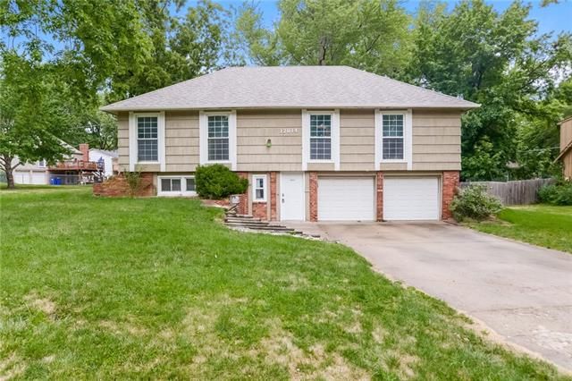 12014 W 67th Ter, Shawnee, KS 66216