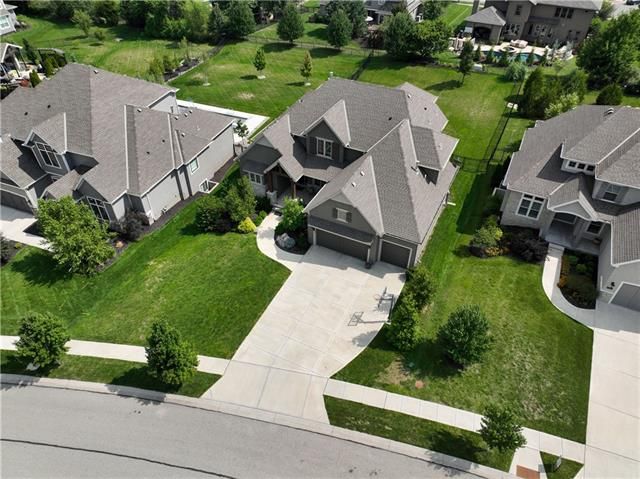 10509 W 162 St, Overland Park, KS 66221
