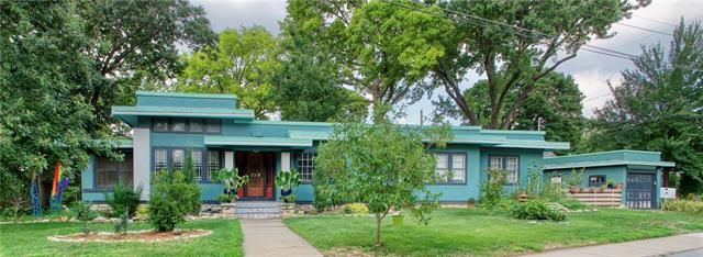 3631 W Roanoke Dr, Kansas City, MO 64111